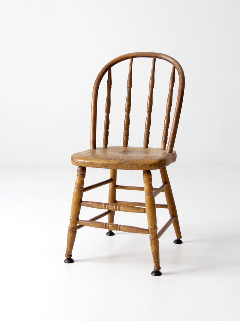 Windsor Style Antique Wooden Side Chair with Arched Spindle Back: Windsor Style Antique Wooden Side Chair with Arched Spindle Back This antique Windsor side chair features a gently arched spindle back and a softly shaped seat in warm, natural tones. Its classic silh