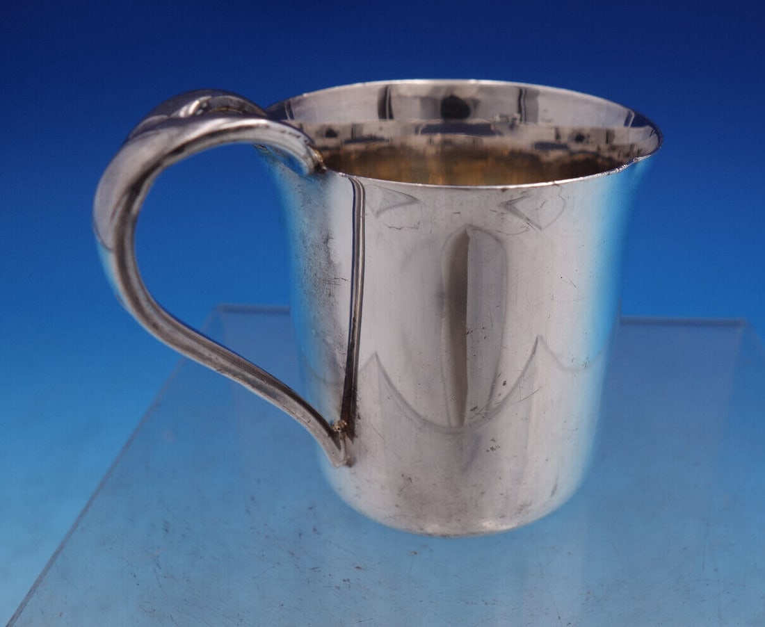Tiffany & Co Padova Sterling Silver Baby Cup Modern Design: Tiffany & Co Padova Sterling Silver Baby Cup Modern Design This exquisite Padova baby cup by Tiffany & Co. is crafted from high-quality sterling silver, showcasing a modern design that is both elegant