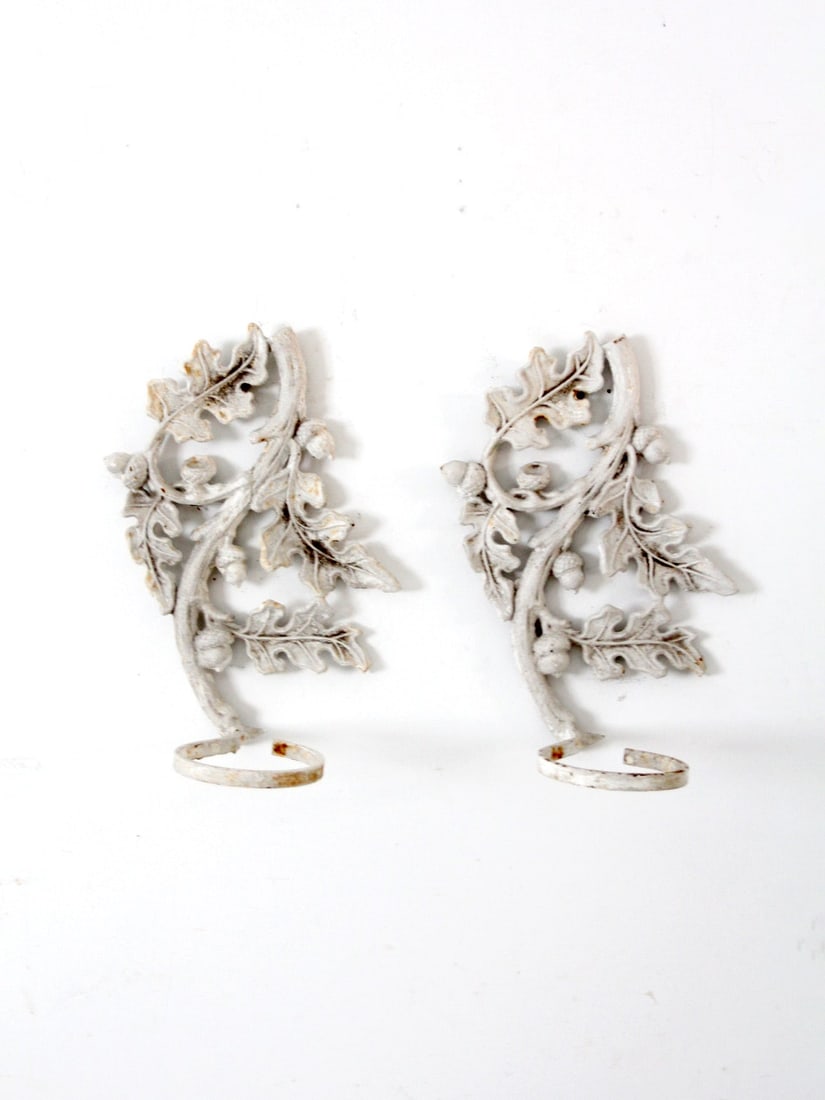 Antique White Cast Iron Wall Mount Plant Holders Pair with Oak Leaf Design (1 of 8)
