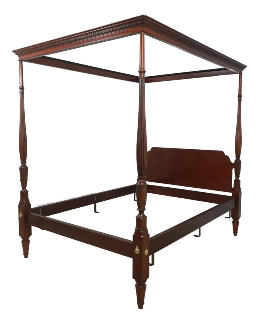 Kindel Mahogany Queen Canopy Bed with Traditional Design (1 of 10)