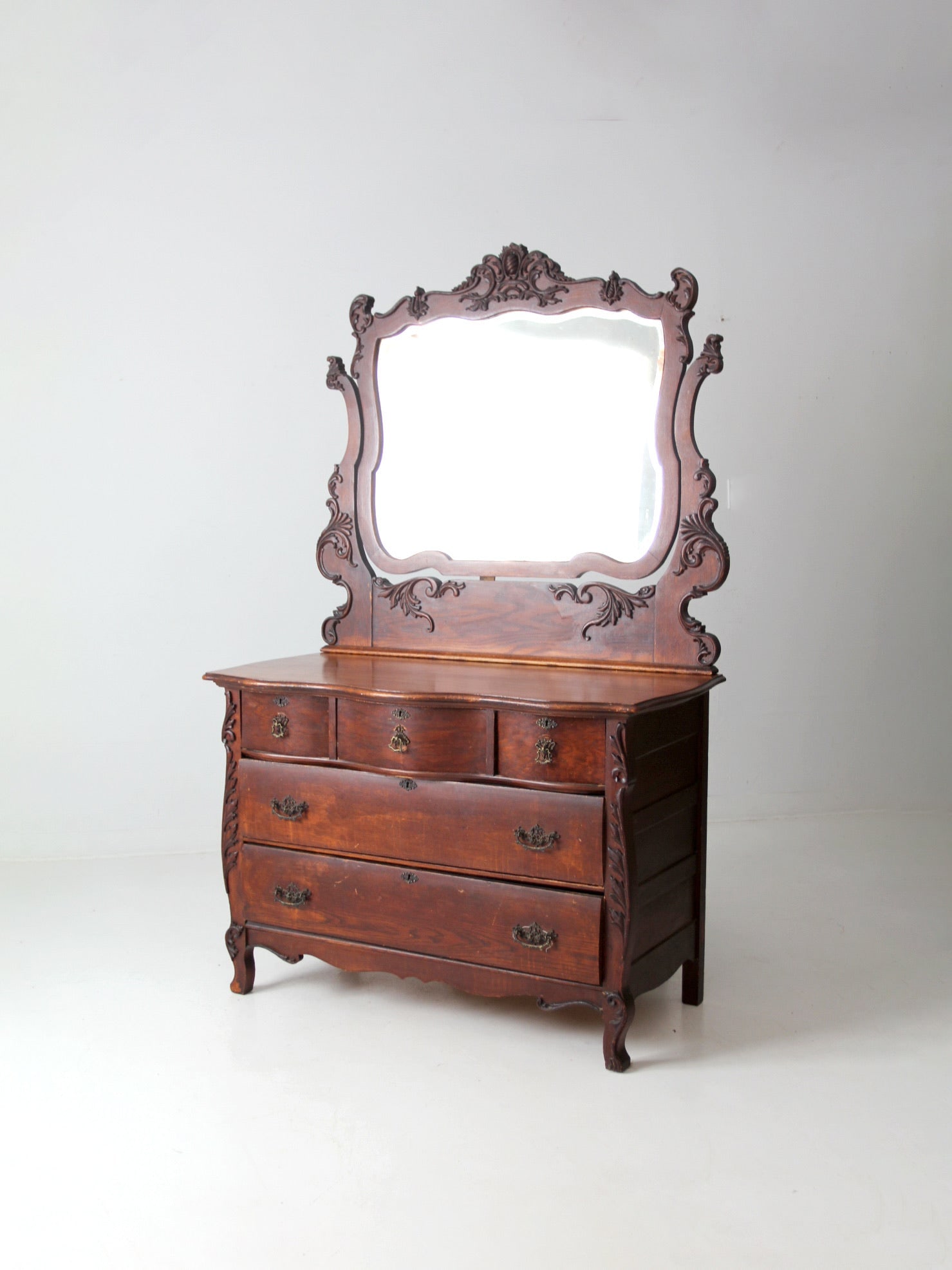 Victorian Antique Dresser with Serpentine Front and Mirror (1 of 18)