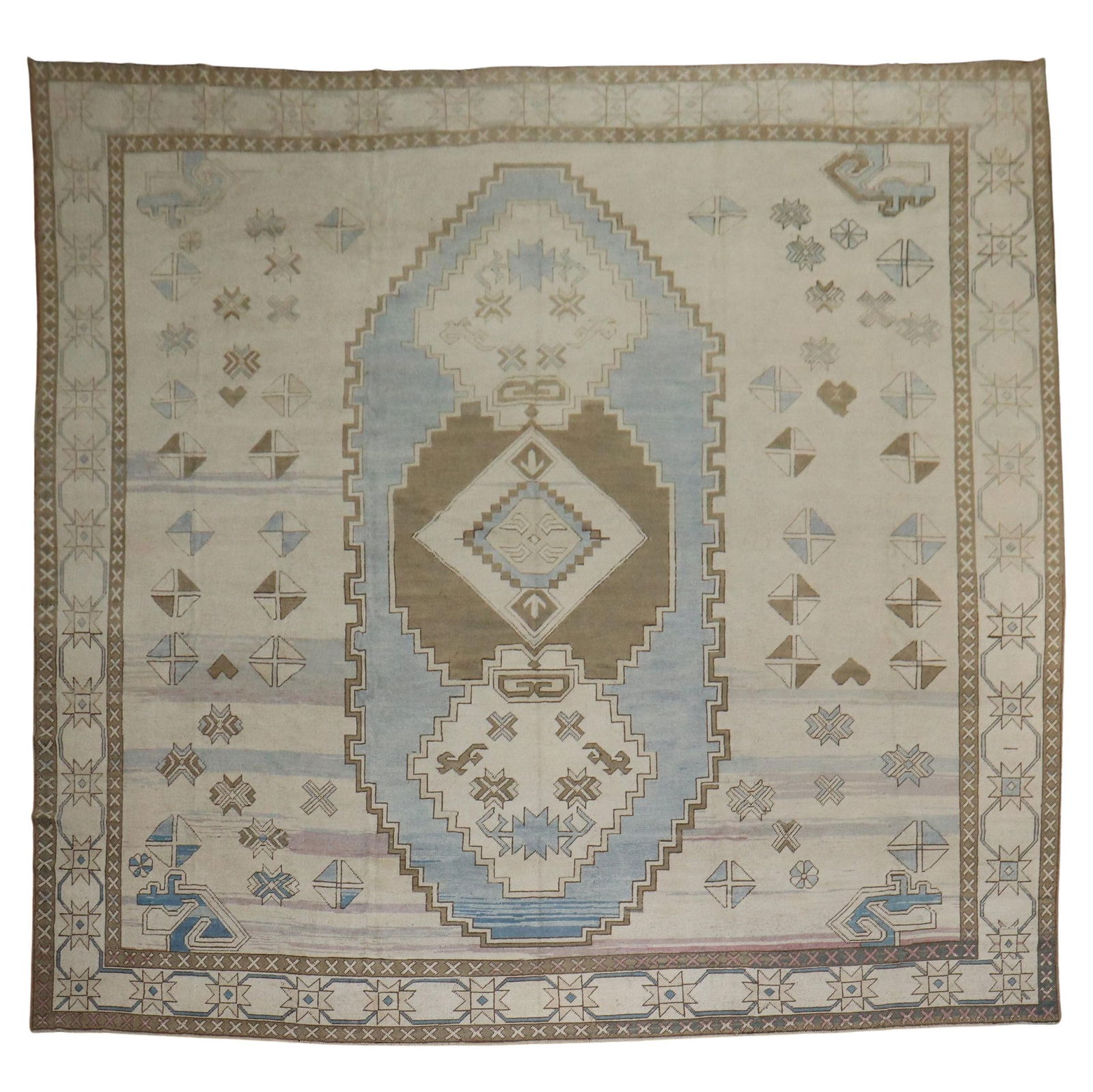 Vintage Turkish Islamic Wool Rug 13' x 15' Hand-Knotted: Vintage Turkish Islamic Wool Rug 13' x 15' Hand-Knotted Add a touch of elegance to your space with this Vintage Cream Blue Oversize Rug. Crafted from high-quality wool and hand-knotted using tradition