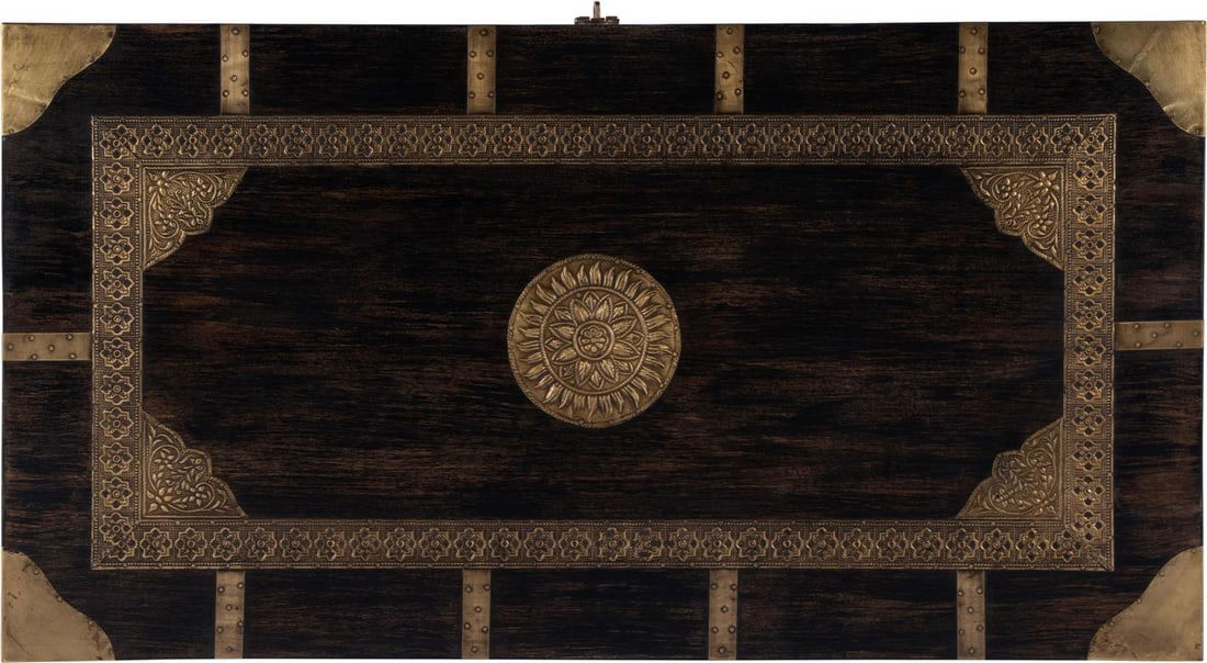 Butler Antique Style Coffee Table Square 32 x 17 x 17 (1 of 4)