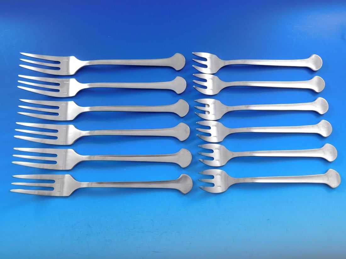 Christofle Sigma Stainless Steel Fork Set 12 Pieces Fish and Oyster: Christofle Sigma Stainless Steel Fork Set 12 Pieces Fish and Oyster Enhance your dining experience with this exquisite stainless steel set featuring 6 fish forks and 6 oyster forks from the renowned S