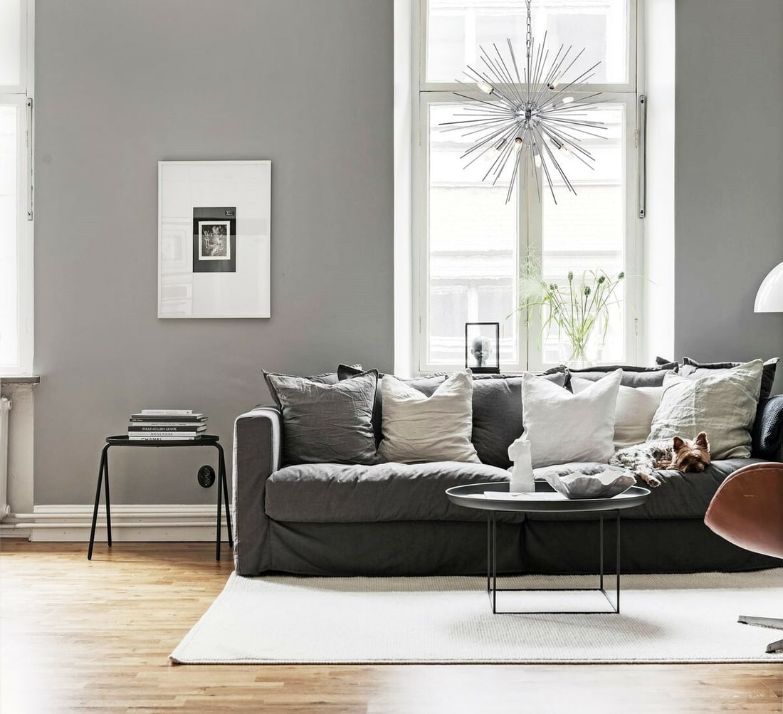 Timber Modern 8-Light Chrome Sputnik Pendant 30": Timber Modern 8-Light Chrome Sputnik Pendant 30" Illuminate your space with this stunning modern 8-light Sputnik chandelier, perfect for dining rooms, living rooms, bedrooms, and foyers. This stylish