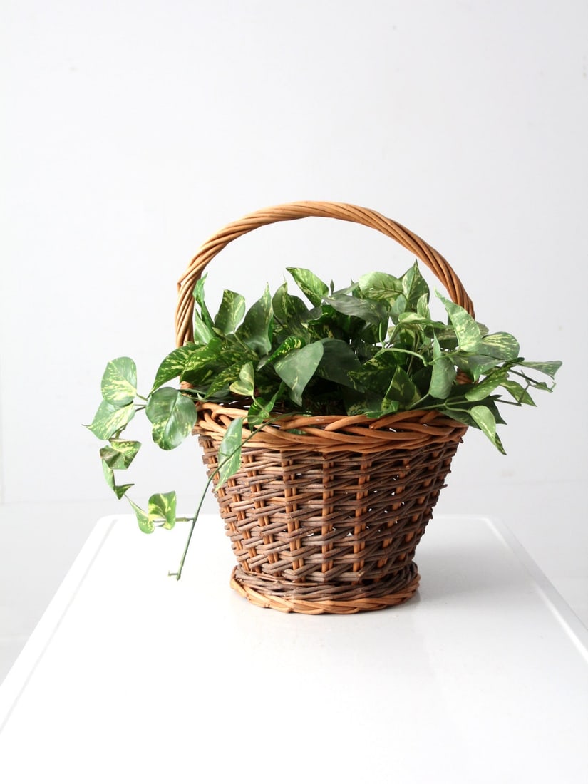 Charming Vintage Wicker Basket with Twist Handle and Braid Detail (1 of 13)