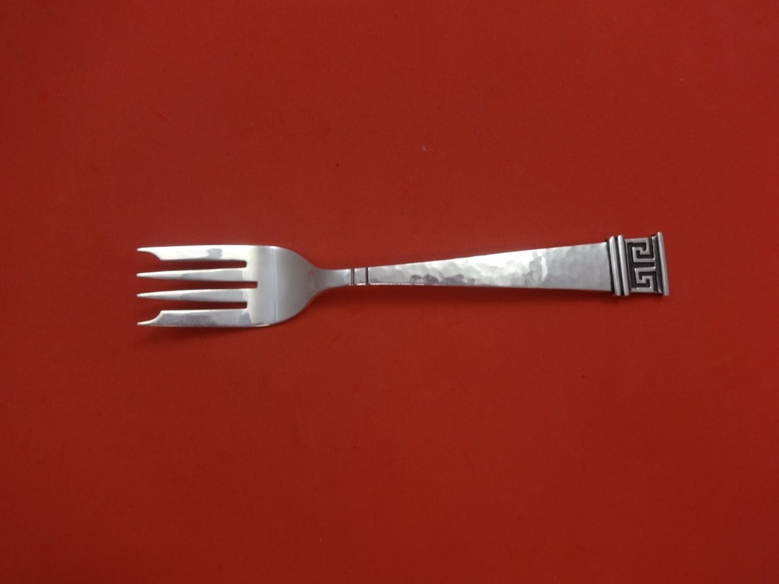 Old Newbury Crafters Dynasty Sterling Silver Salad Fork 7 1/8": Old Newbury Crafters Dynasty Sterling Silver Salad Fork 7 1/8" This exquisite salad fork from Old Newbury Crafters features the elegant Dynasty pattern, crafted from high-quality sterling silver. Meas