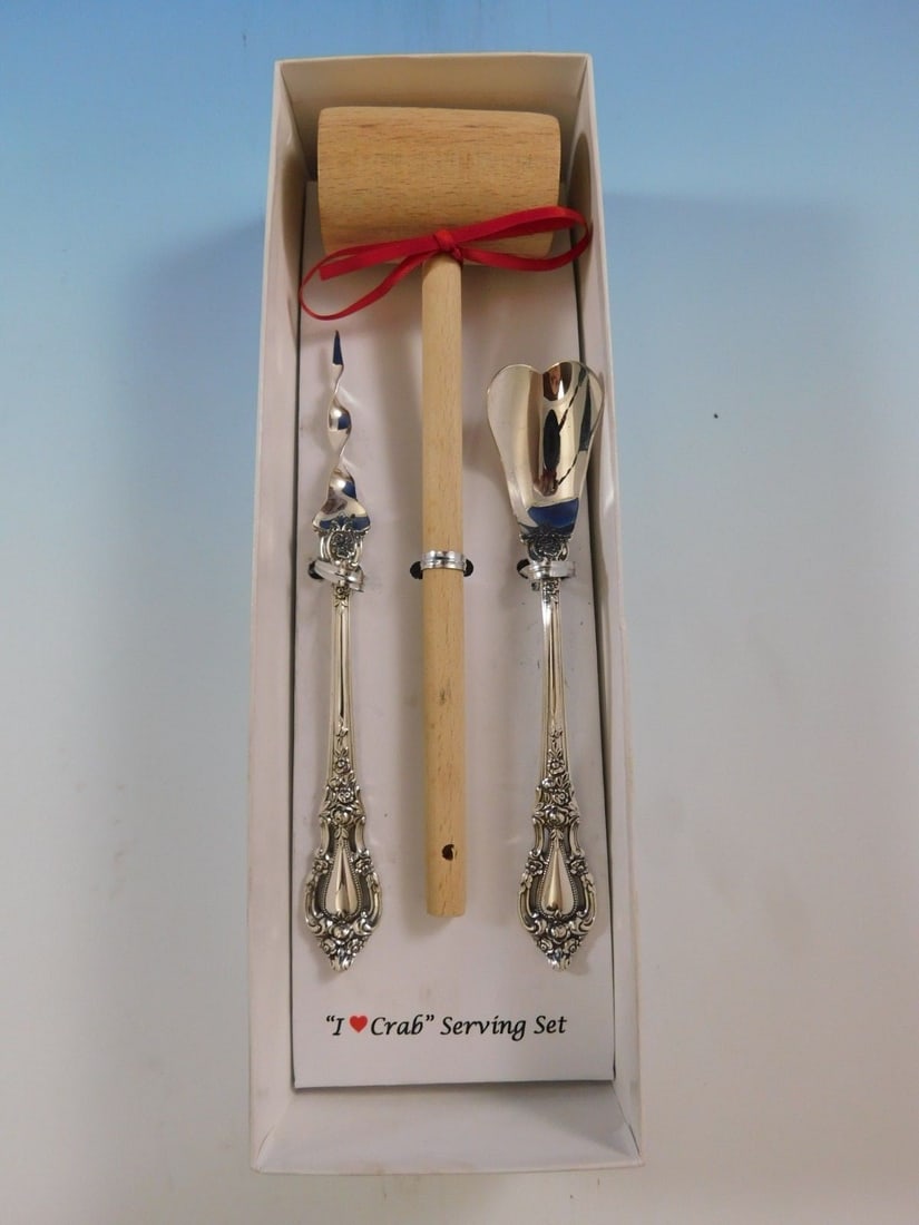 Eloquence by Lunt Sterling Silver I Love Crab 3-Pc Serving Set Gift Boxed: Eloquence by Lunt Sterling Silver I Love Crab 3-Pc Serving Set Gift Boxed This exquisite Eloquence by Lunt Sterling Silver "I Love Crab" Serving Set is a perfect gift for seafood enthusiasts. The 3-pi