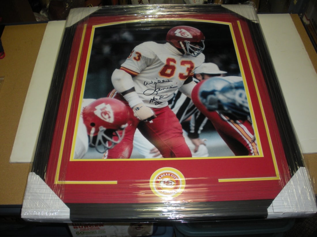 Willie Lanier Signed Framed 16x20 Photo Kansas City Chiefs HOF 1986 (1 of 2)