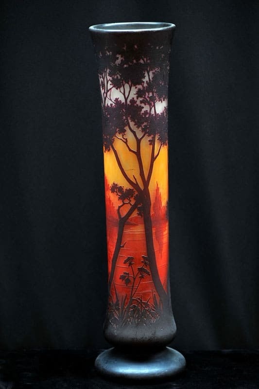 Daum Nancy Scenic Cameo Glass Footed Vase 1900-1919: Daum Nancy Scenic Cameo Glass Footed Vase 1900-1919 This exquisite Daum Nancy Cameo Glass Footed Scenic Vase showcases the artistry of hand-blown glassmaking from the early 20th century. Standing at a