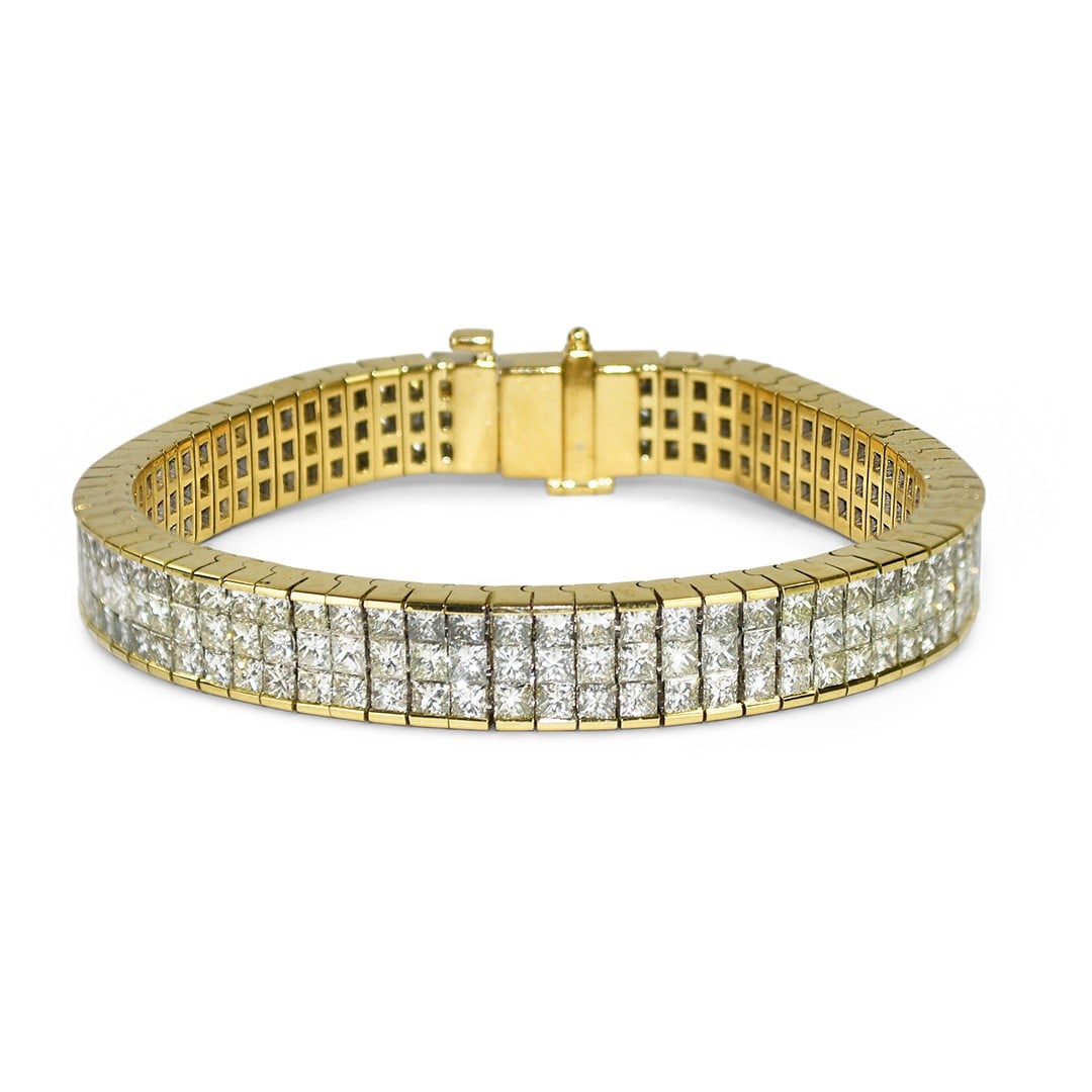 18K Yellow Gold 15.00ct Diamond Tennis Bracelet Stunning Sparkle: 18K Yellow Gold 15.00ct Diamond Tennis Bracelet Stunning Sparkle This stunning 18K Yellow Gold Diamond Tennis Bracelet features a total of 15.00 carats of sparkling diamonds, elegantly set in a classi