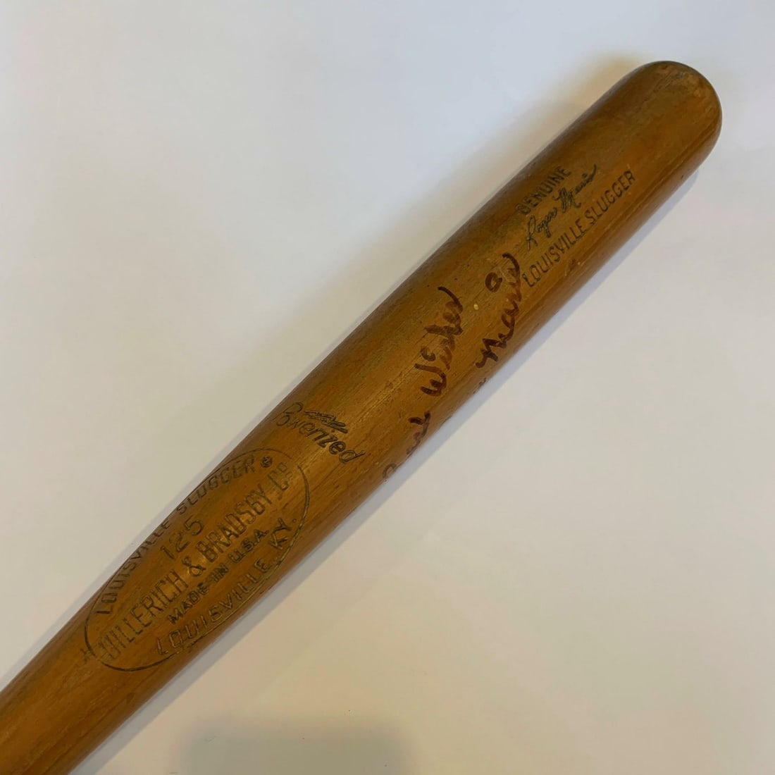 Roger Maris 1964 Signed Louisville Slugger M110 Bat PSA DNA COA: Roger Maris 1964 Signed Louisville Slugger M110 Bat PSA DNA COA This is a rare Roger Maris signed 1964 game-issued Louisville Slugger baseball bat, authenticated by PSA/DNA. The bat is a Professional