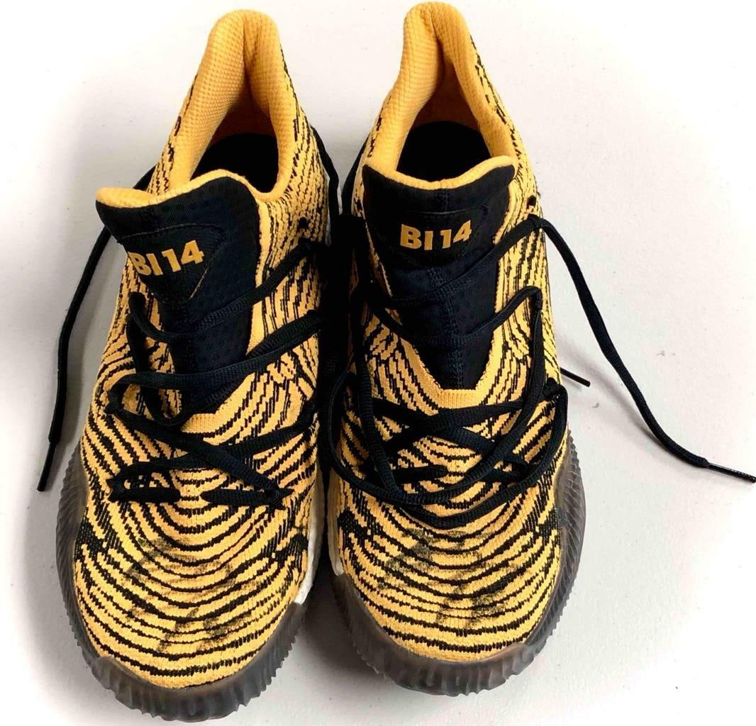 Brandon Ingram Signed Game-Used Adidas Lakers Shoes with Proof: Brandon Ingram Signed Game-Used Adidas Lakers Shoes with Proof Elevate your collection with these game-used Adidas shoes signed by NBA star Brandon Ingram. Showcasing his authentic signature, these sh