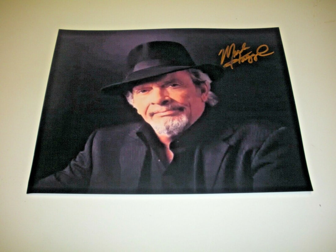 Merle Haggard Signed 8x10 Photo with COA Black Hat Country Legend (1 of 3)