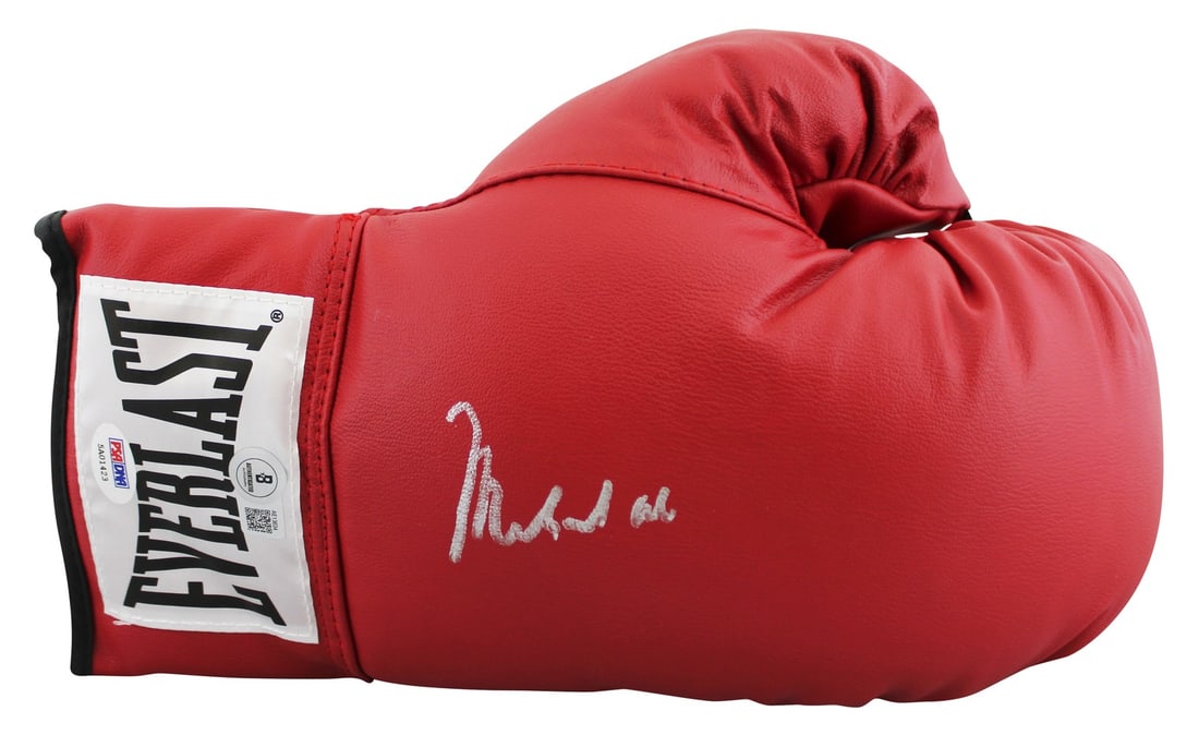 Muhammad Ali Signed Red Everlast Boxing Glove BAS Authenticated: Muhammad Ali Signed Red Everlast Boxing Glove BAS Authenticated This is an authentic, signed red Everlast boxing glove personally autographed by the legendary Muhammad Ali, a true icon in the sport of