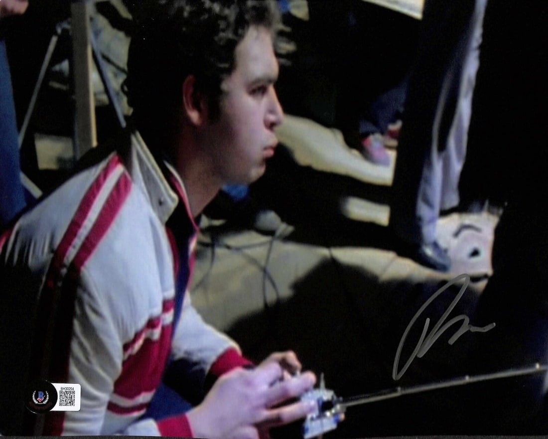 Bob Keen Signed 8x10 Jabba Operator Photo with Beckett Authentication: Bob Keen Signed 8x10 Jabba Operator Photo with Beckett Authentication This autographed 8x10 photograph features Bob Keen, who was part of the team that created Jabba The Hutt for Star Wars: Return of