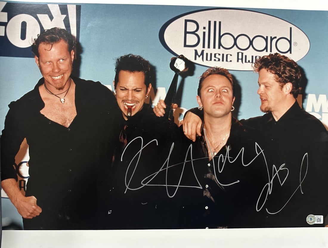 Metallica Signed 16x20 Photo by Ulrich Hammett Newsted Beckett LOA: Metallica Signed 16x20 Photo by Ulrich Hammett Newsted Beckett LOA This remarkable 16x20 photograph is signed by three legendary members of the iconic heavy metal band Metallica: Kirk Hammett, Lars Ul