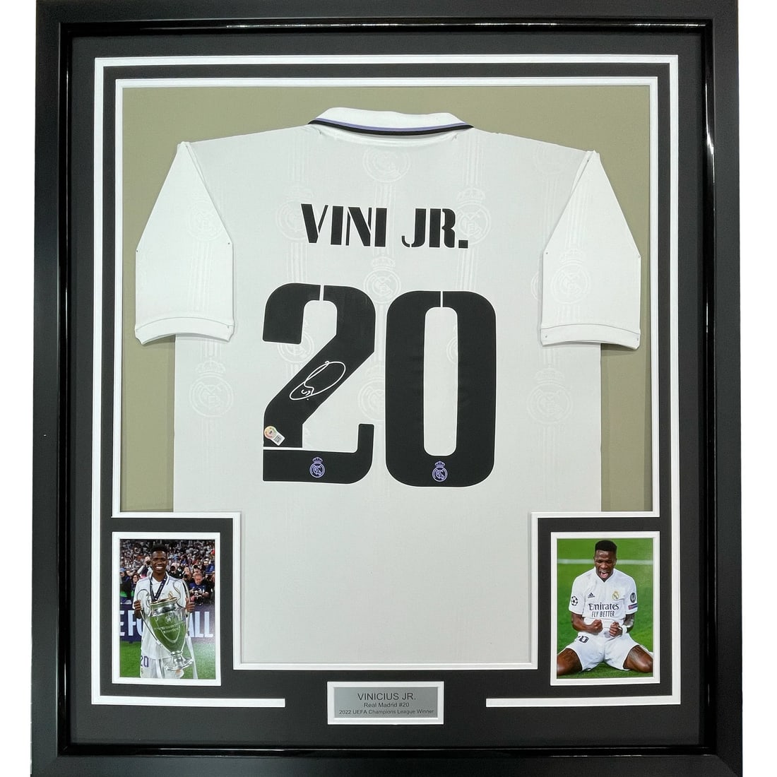 Framed Vinicius Jr. Autographed 2022-23 Real Madrid Jersey with BAS COA: Framed Vinicius Jr. Autographed 2022-23 Real Madrid Jersey with BAS COA Capture a piece of football history with this professionally framed and autographed Vini Vinicius Jr. white jersey from the 2022
