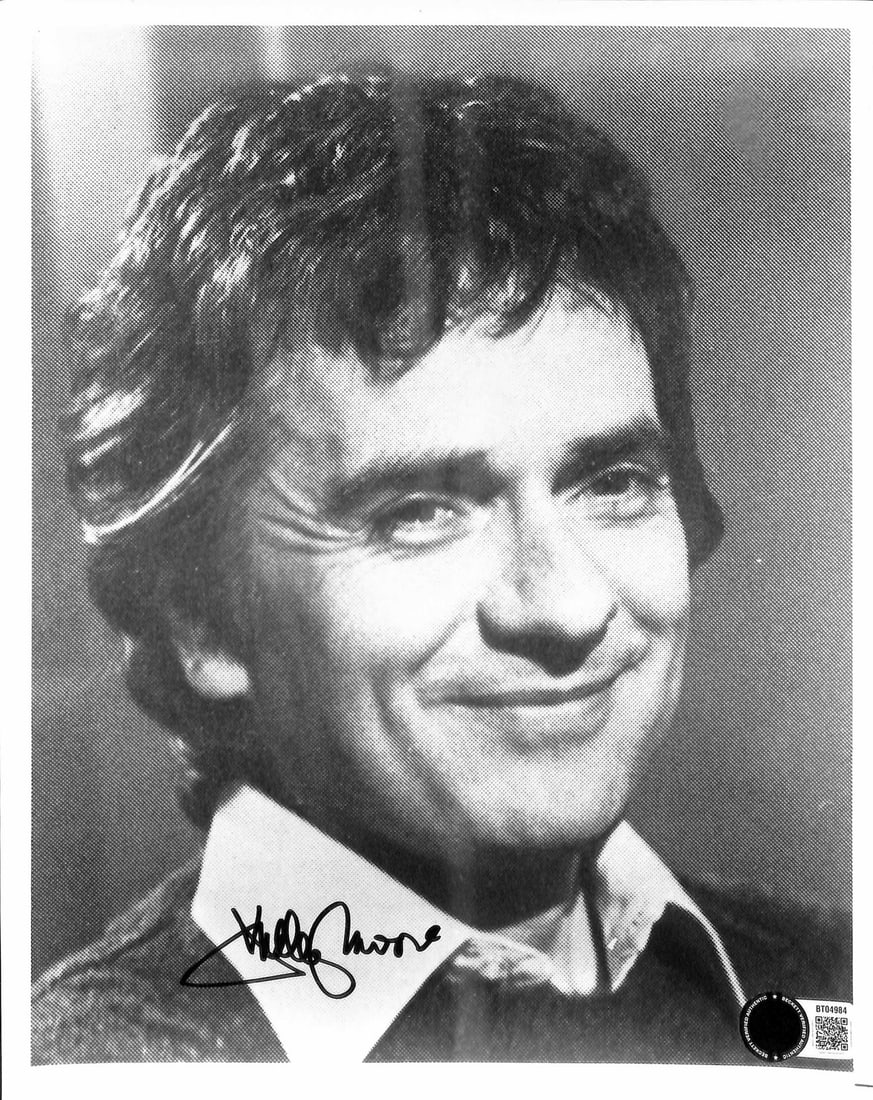 Dudley Moore Signed 8x10 Photo Arthur Autographed Beckett Certified (1 of 1)