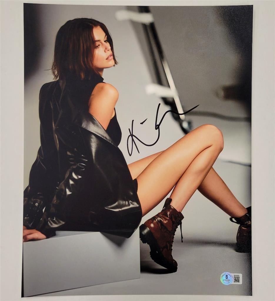 Kaia Gerber Autographed 11x14 Photo Beckett Certified: Kaia Gerber Autographed 11x14 Photo Beckett Certified This stunning 11x14 photograph features Kaia Gerber, the acclaimed actress and model, beautifully signed. The autograph has been authenticated by