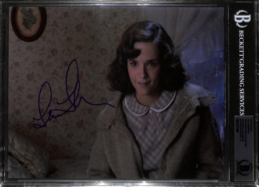 Lea Thompson Back To The Future Signed 8x10 Photo Beckett 10: Lea Thompson Back To The Future Signed 8x10 Photo Beckett 10 This is an original autographed 8x10 photograph of Lea Thompson, known for her role as Lorraine in the iconic film 'Back to the Future'. Th