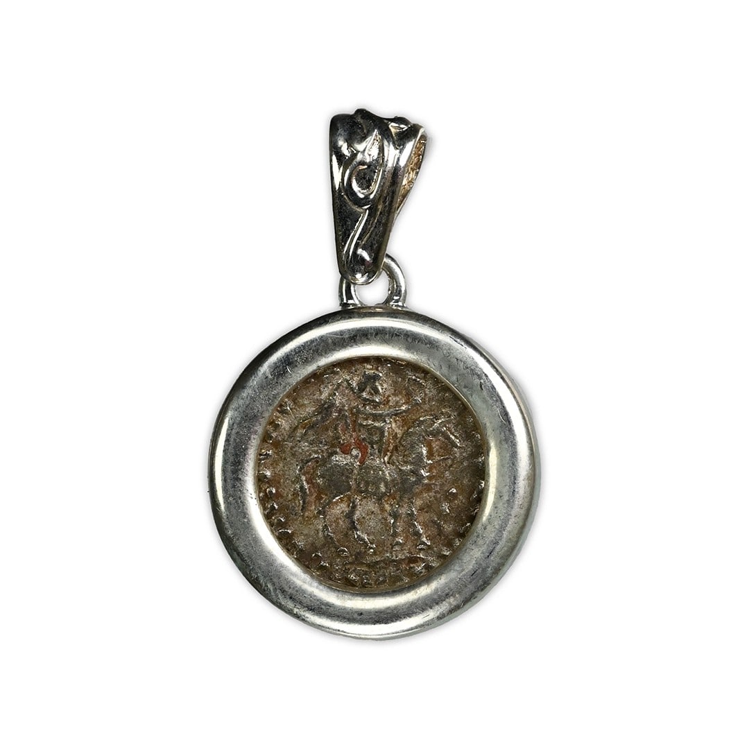 Indo-Scythian King Azes Silver Drachm Pendant 58-12 BC 6.9gr: Indo-Scythian King Azes Silver Drachm Pendant 58-12 BC 6.9gr This stunning pendant features an Indo-Scythian Silver King Azes Drachm, dating back to 58-12 BC. Crafted from sterling silver, this piece
