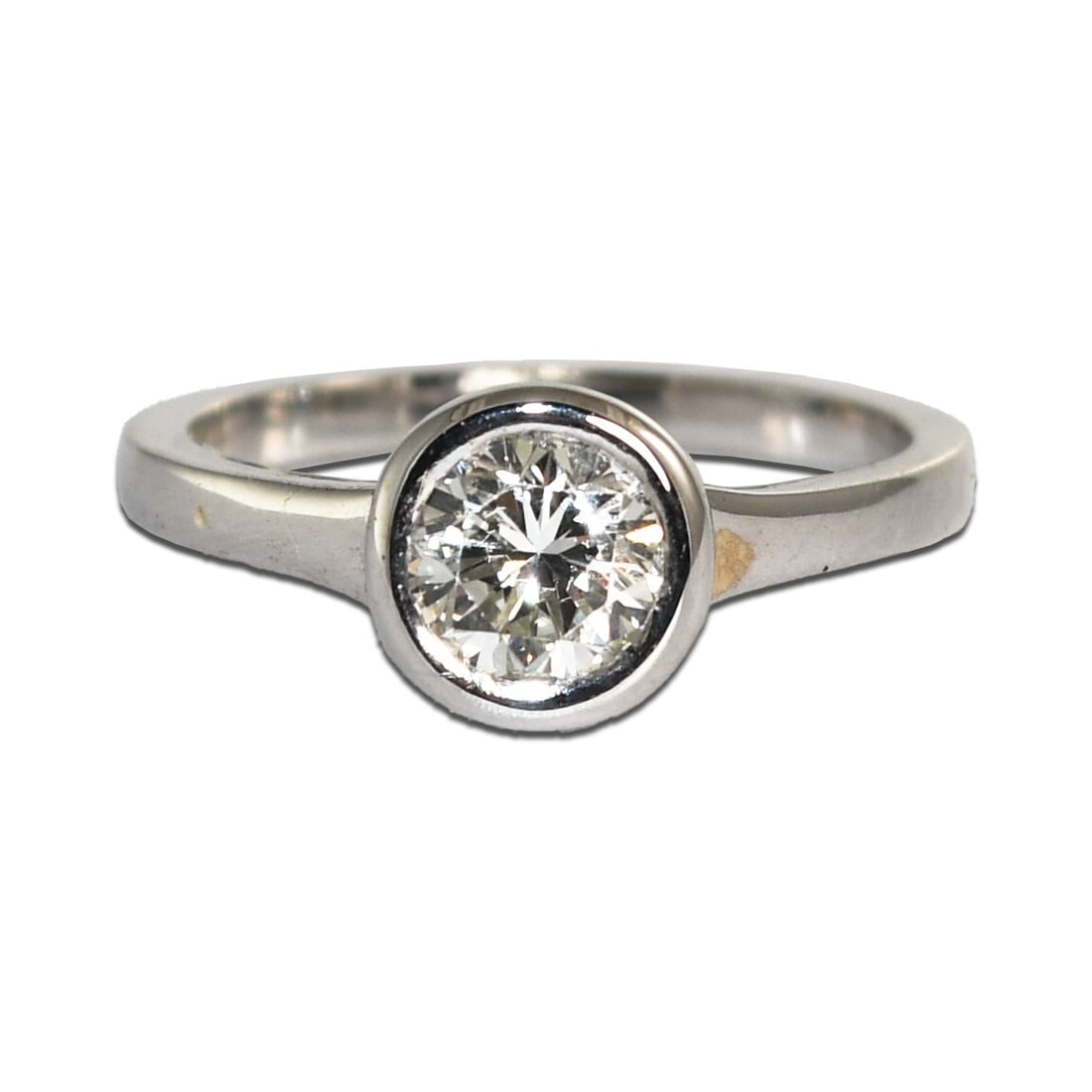14K White Gold 0.75ct Round Diamond Solitaire Engagement Ring: 14K White Gold 0.75ct Round Diamond Solitaire Engagement Ring This stunning 14K white gold engagement ring features a brilliant 0.75 carat round diamond at its center, showcasing a beautiful cut that