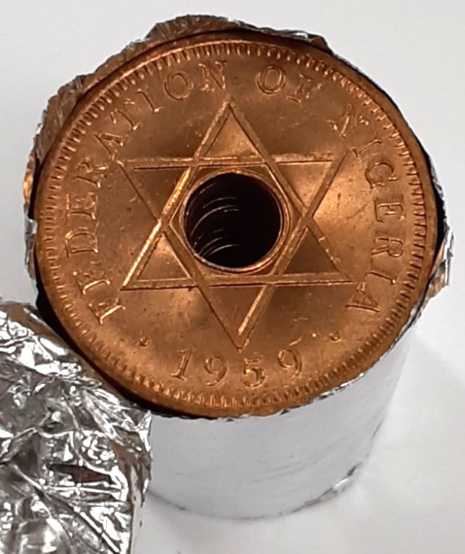 1959 Nigeria Half Penny BU Roll of 25 Bronze Coins: 1959 Nigeria Half Penny BU Roll of 25 Bronze Coins This 1959 Nigeria Half Penny Coin is a remarkable addition for any numismatist or collector. Featuring a beautiful bronze composition, this uncircula