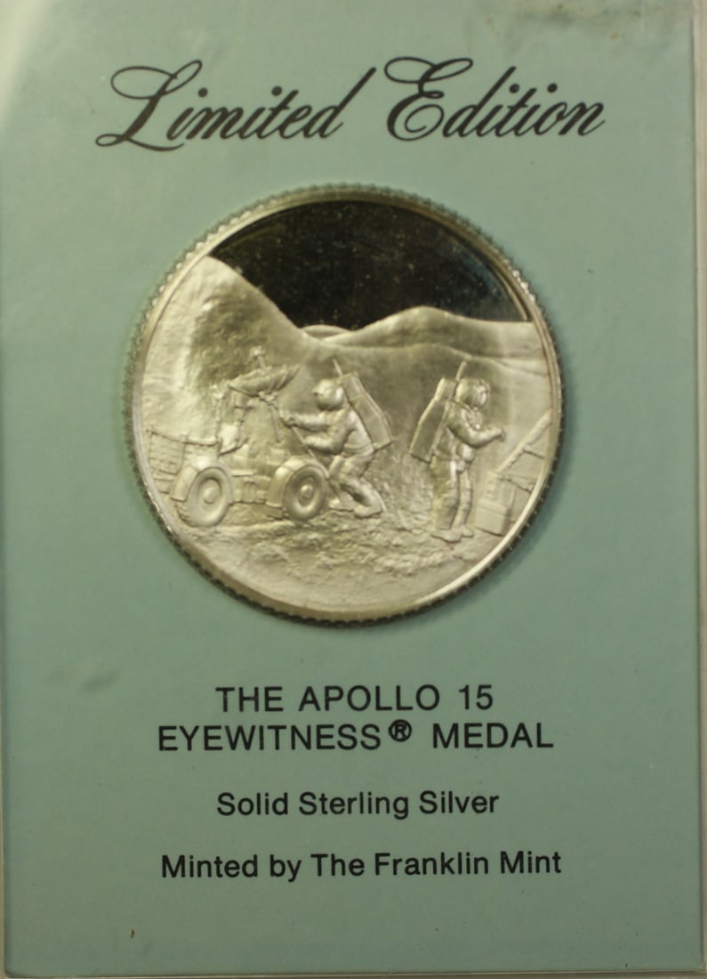 Franklin Mint Apollo 15 Limited Edition Silver Medal 0.925 Fineness: Franklin Mint Apollo 15 Limited Edition Silver Medal 0.925 Fineness This Apollo 15 Limited Edition Medal by Franklin Mint is crafted from 0.925 fine sterling silver, showcasing remarkable detail and c