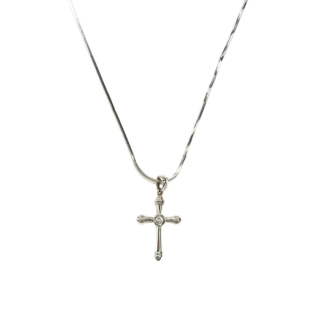 14K White Gold Diamond Cross Pendant Necklace 0.04ct Italy: 14K White Gold Diamond Cross Pendant Necklace 0.04ct Italy Elevate your style with this exquisite 14K White Gold Diamond Cross Pendant Necklace. Crafted from genuine white gold, this elegant piece fea
