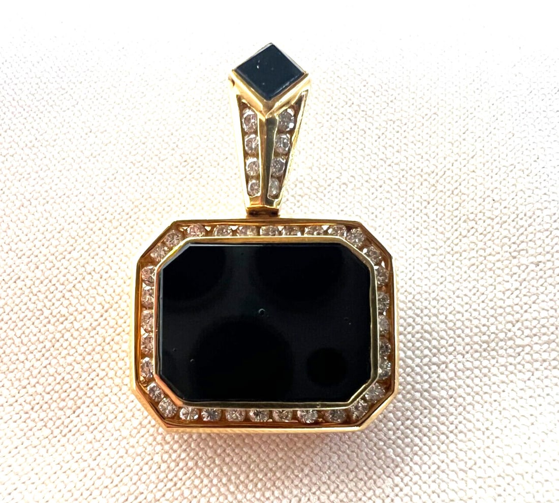 Elegant 18K Gold Diamond Onyx Pendant Necklace Signed: Elegant 18K Gold Diamond Onyx Pendant Necklace Signed This stunning pendant necklace features a magnificent combination of 18K yellow gold, sparkling diamonds, and elegant black onyx. Fully signed and