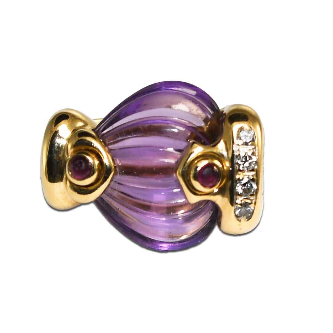 18K Yellow Gold Cocktail Ring Amethyst Diamond 0.10 ct: 18K Yellow Gold Cocktail Ring Amethyst Diamond 0.10 ct This exquisite 18K yellow gold ring features a stunning purple amethyst as its centerpiece, complemented by high-quality round brilliant cut diam