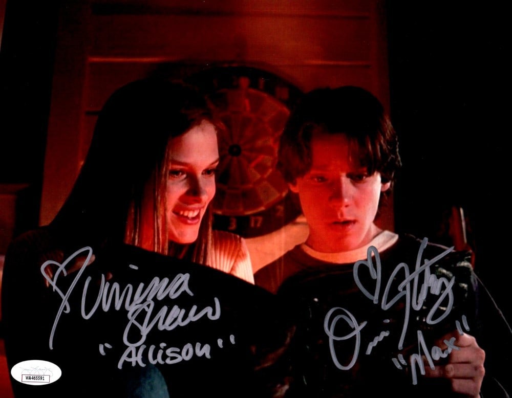 Omri Katz Vinessa Shaw Signed Hocus Pocus 8X10 Photo JSA Authenticated: Omri Katz Vinessa Shaw Signed Hocus Pocus 8X10 Photo JSA Authenticated This is an original autographed 8x10 photograph featuring Omri Katz and Vinessa Shaw from the iconic movie Hocus Pocus. The
