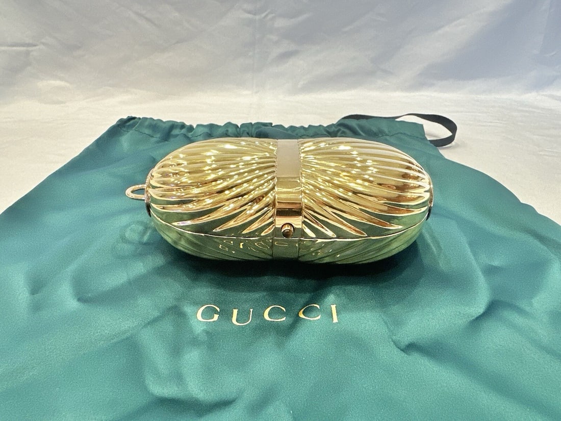 Gucci 18K Gold Tiger's-Eye Quartz Shoulder Bag with 6 Tassels: Gucci 18K Gold Tiger's-Eye Quartz Shoulder Bag with 6 Tassels This exquisite Gucci purse is a stunning blend of luxury and craftsmanship, crafted from 18K gold and adorned with Tiger's-eye quartz. The