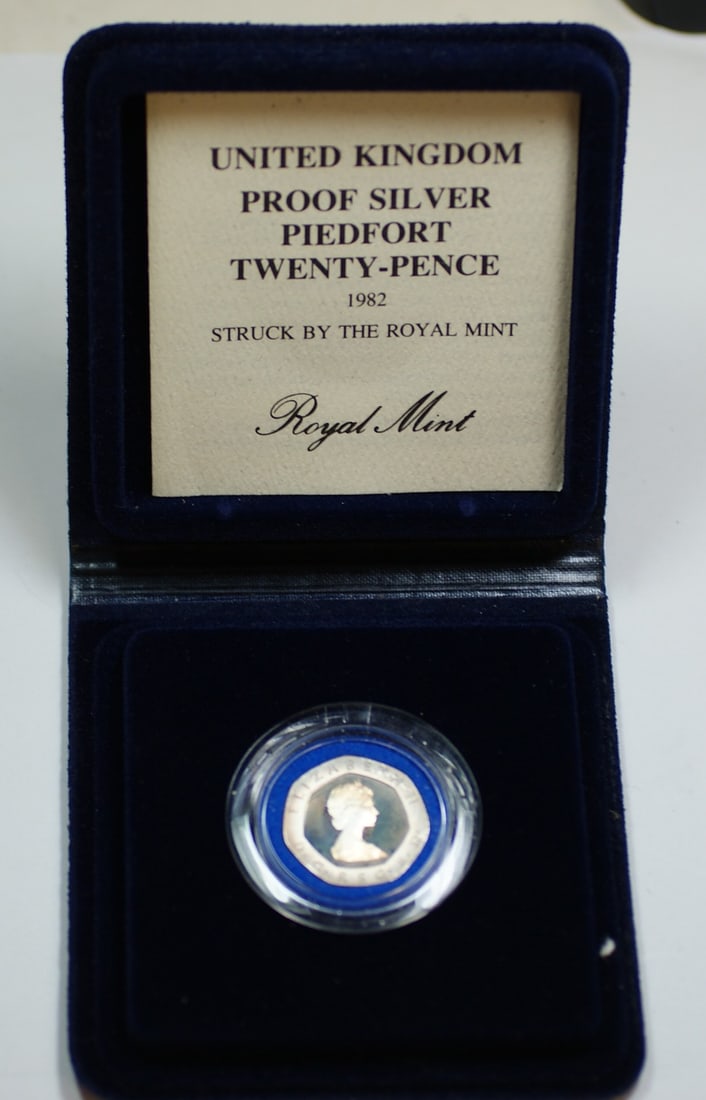 1982 UK Proof Silver Piedfort Twenty Pence Coin with Box and COA (1 of 3)