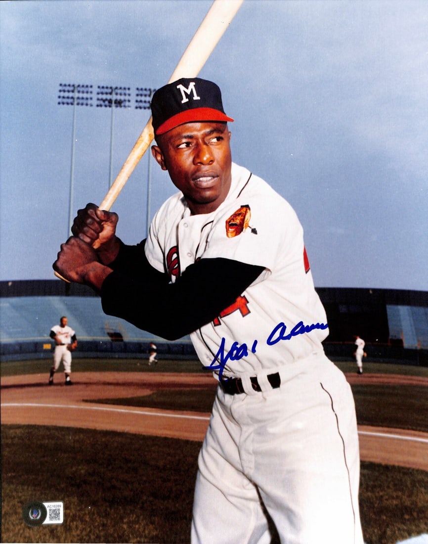 Hank Aaron Signed 11x14 Photo with Beckett Authentication: Hank Aaron Signed 11x14 Photo with Beckett Authentication This stunning 11x14 color photograph features the iconic Hank Aaron, renowned Baseball Hall of Famer and legendary home run hitter. Signed in