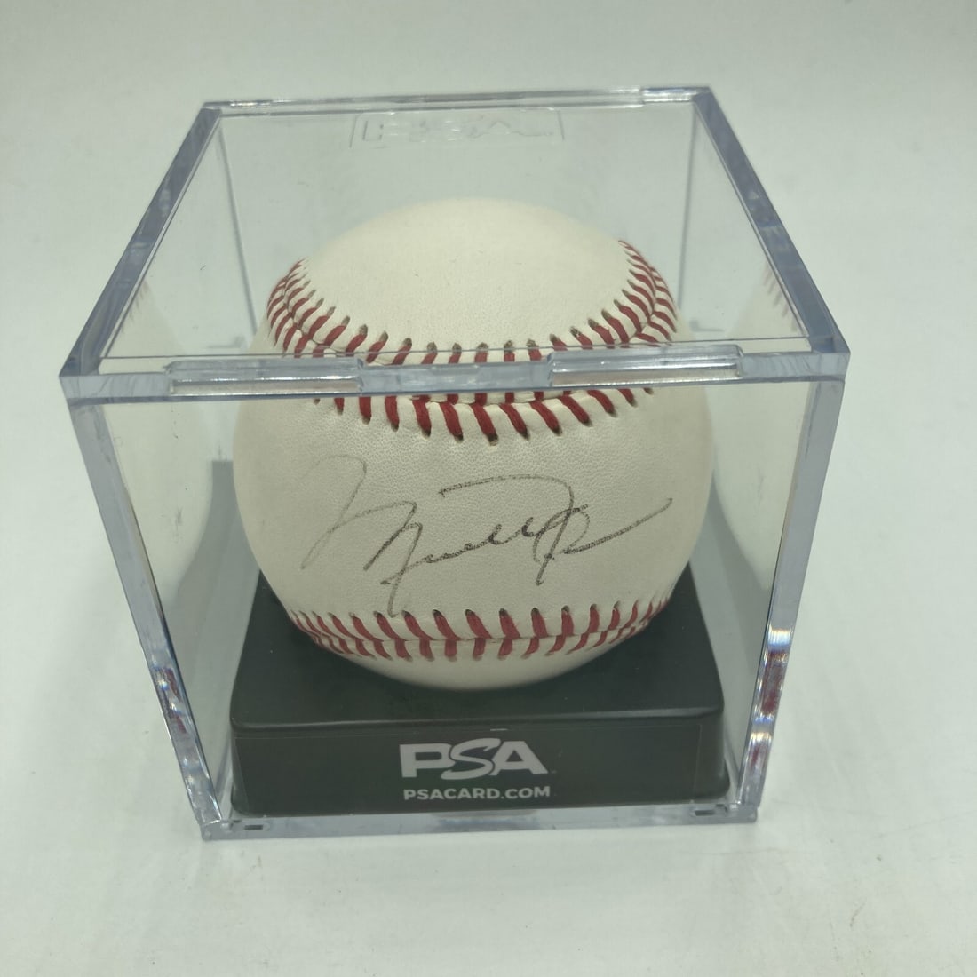 Michael Jordan Autographed Baseball PSA DNA COA Chicago Bulls: Michael Jordan Autographed Baseball PSA DNA COA Chicago Bulls This is an original autographed baseball signed by the legendary basketball player Michael Jordan. The baseball comes with a Professional