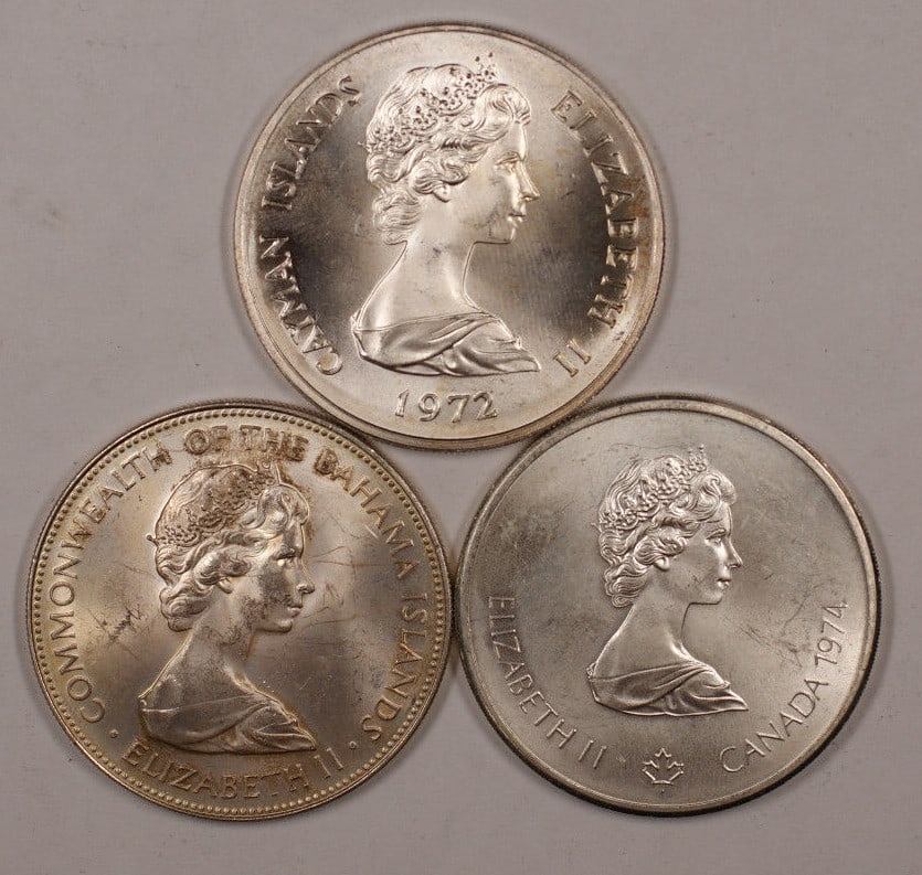 Three Commemorative Queen Elizabeth II Silver Coins 4.55 Oz 1972 1976: Three Commemorative Queen Elizabeth II Silver Coins 4.55 Oz 1972 1976 This lot features three commemorative silver coins honoring Queen Elizabeth II, minted in 1972 and 1976, with a total silver weigh