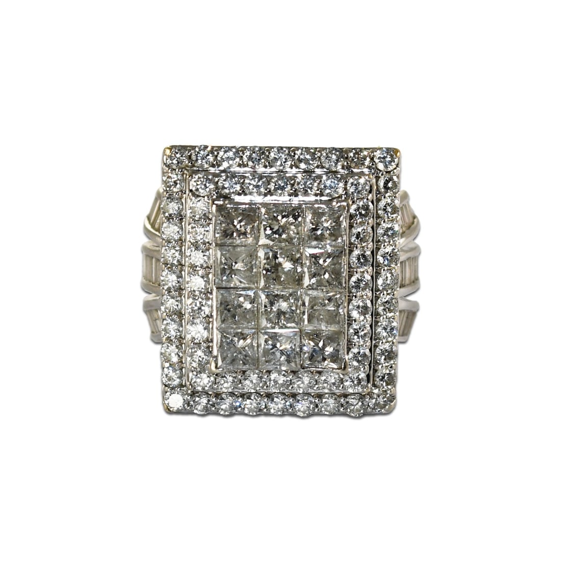 10K White Gold 3.00ct Diamond Cluster Ring Size 5: 10K White Gold 3.00ct Diamond Cluster Ring Size 5 This stunning 10K White Gold Diamond Cluster Ring features a dazzling array of diamonds totaling 3.00 carats. The centerpiece showcases 1.50 carats of