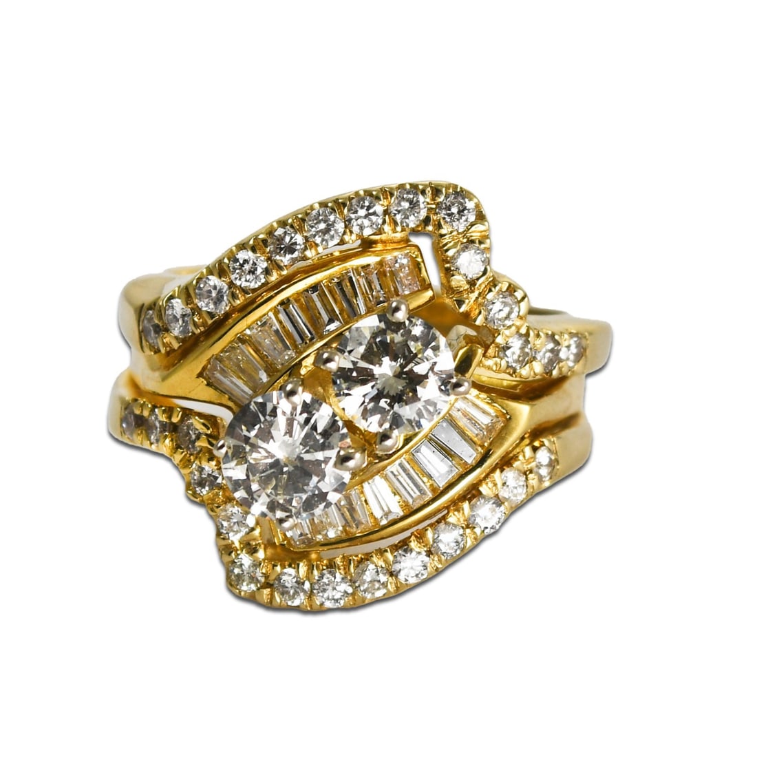 2.80ct SI H-J Diamond Ring in 14K Yellow Gold Size 9: 2.80ct SI H-J Diamond Ring in 14K Yellow Gold Size 9 This 14K yellow gold diamond ring features a total diamond weight of approximately 2.80 carats. The ring is set with a central round diamond of 0.7