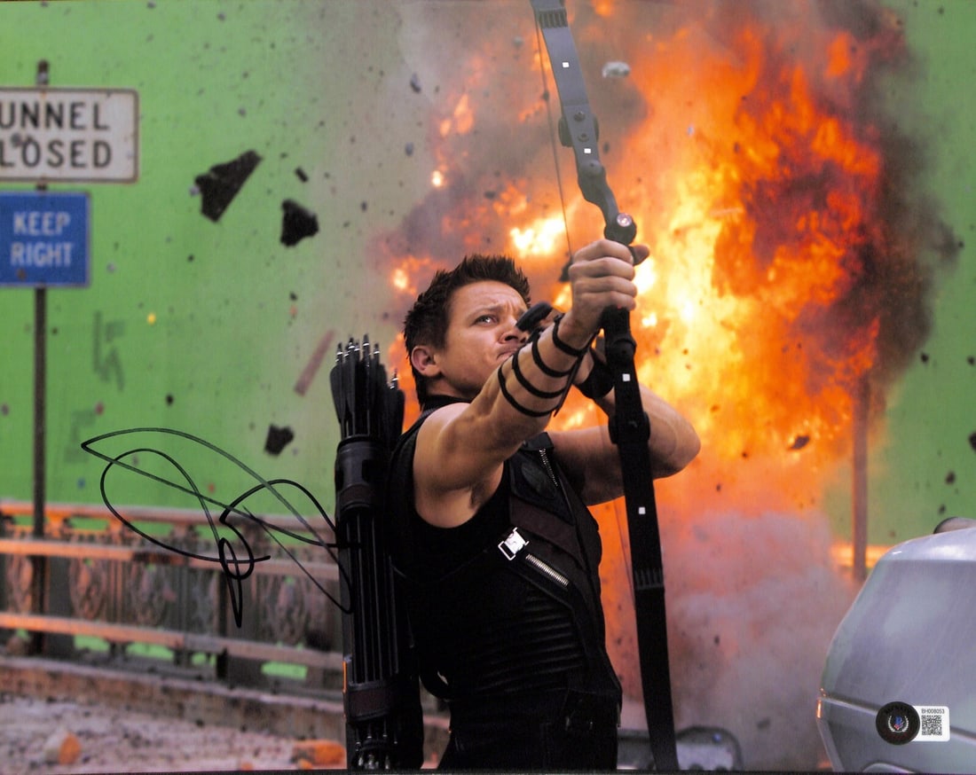 Jeremy Renner Signed 11X14 Hawkeye Photo Beckett Certified: Jeremy Renner Signed 11X14 Hawkeye Photo Beckett Certified This stunning 11X14 photograph features Jeremy Renner, renowned for his role as Clint Barton, also known as Hawkeye, in the Avengers movies.