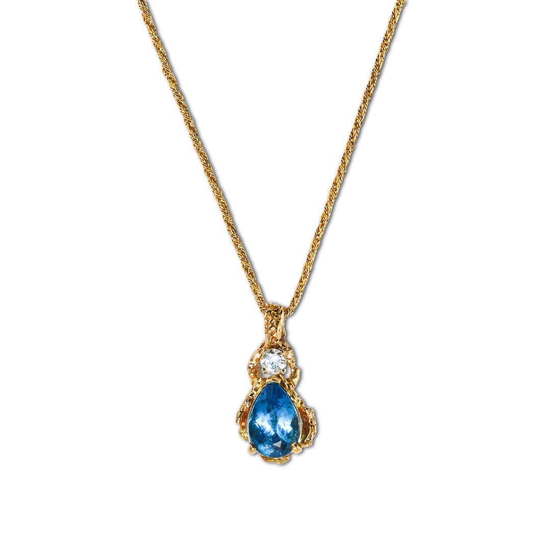 Elegant 14K Yellow Gold Blue Topaz Diamond Pendant Necklace 0.33 ct: Elegant 14K Yellow Gold Blue Topaz Diamond Pendant Necklace 0.33 ct Elevate your jewelry collection with this stunning 14K Yellow Gold Swiss Blue Topaz and Diamond Necklace. The piece features a capti