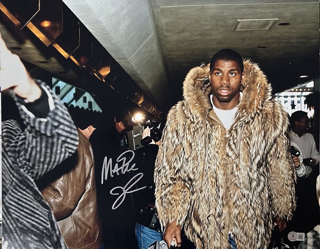 Magic Johnson Autographed 16x20 Photo LA Lakers Beckett Certified: Magic Johnson Autographed 16x20 Photo LA Lakers Beckett Certified This striking 16x20 photograph features the legendary Magic Johnson, a celebrated player for the LA Lakers, and is signed in silver pe