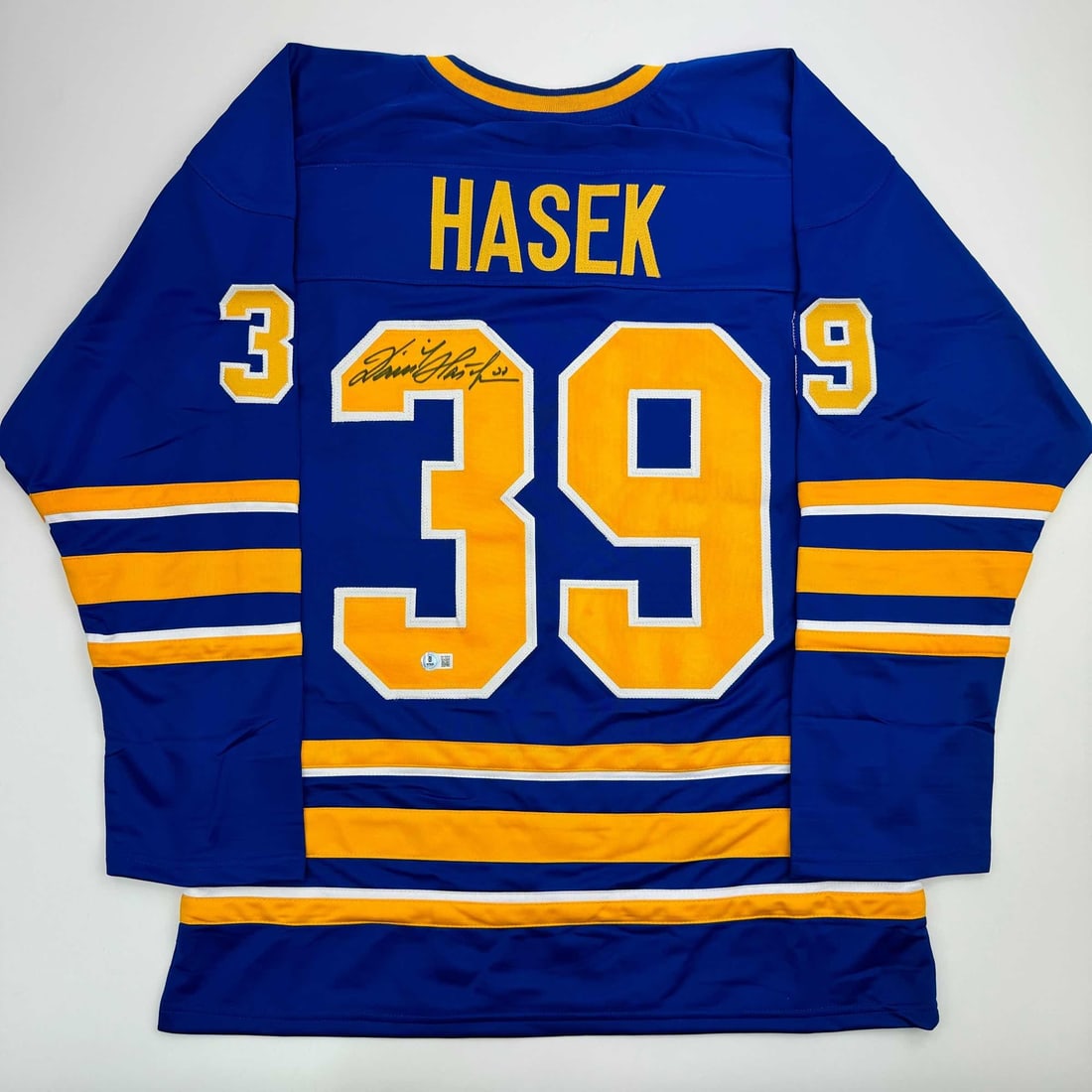 Autographed Dominik Hasek Buffalo Sabres Jersey Beckett COA (1 of 4)