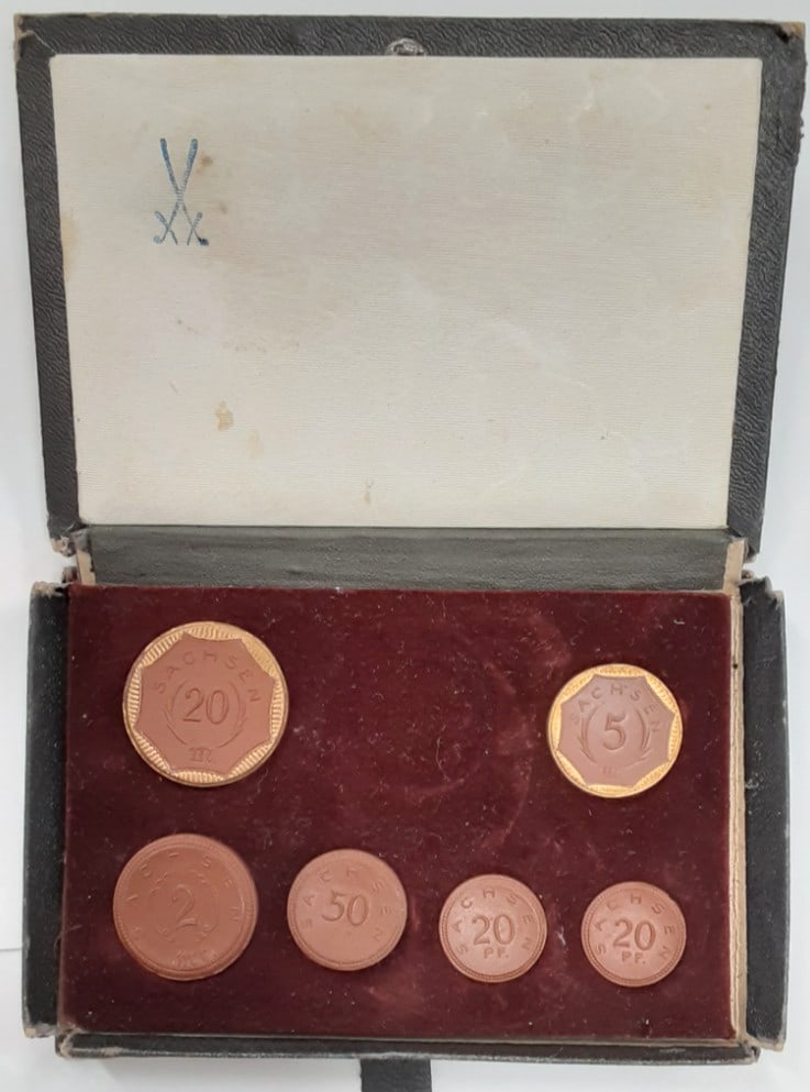 1921 Saxony Germany Notgeld 6 Coin Porcelain Set Vintage Case: 1921 Saxony Germany Notgeld 6 Coin Porcelain Set Vintage Case This remarkable 1921 Germany (Saxony) Notgeld 6 Coin Set features a collection of uncirculated porcelain coins from the Weimar Republic er