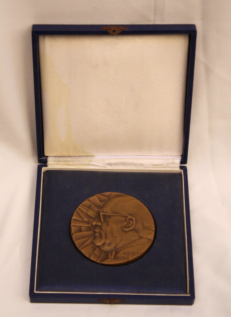 Tony Curtis Hungarian Bronze Medal Pro Arte Gastronomia e Hungarice 1883-1956 (1 of 6)