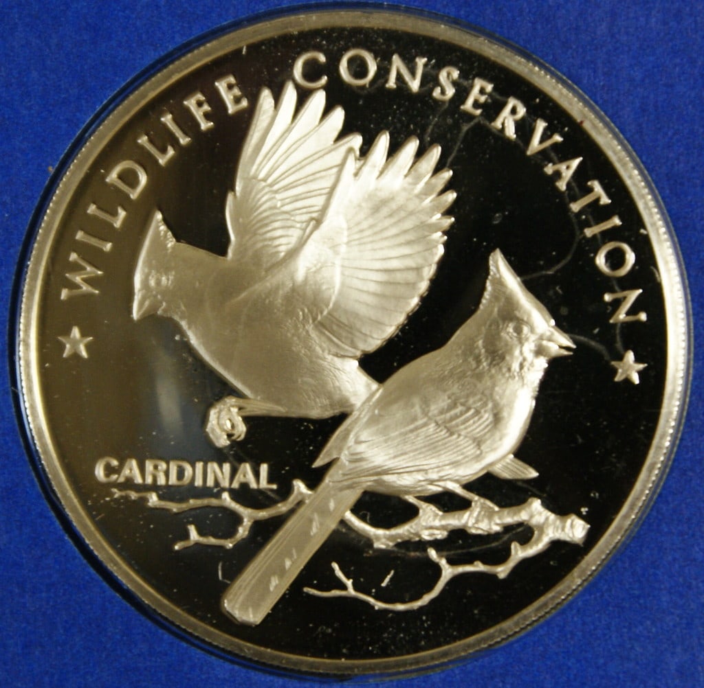 Franklin Mint Wildlife Conservation Commemorative Silver Medal: Franklin Mint Wildlife Conservation Commemorative Silver Medal Celebrate the spirit of wildlife conservation with this commemorative medal from the Franklin Mint. Crafted in proof silver, this uncircu