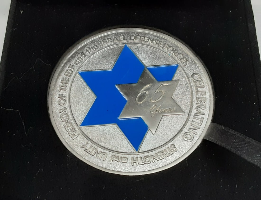 65th Anniversary Medal Friends of Israeli Defense Forces 63mm Uncirculated: 65th Anniversary Medal Friends of Israeli Defense Forces 63mm Uncirculated Celebrate the legacy of the Friends of the Israeli Defense Forces with this commemorative 65 Years medal. This uncirculated p