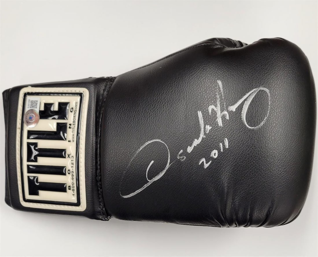 Oscar De La Hoya Signed Boxing Glove Beckett Authenticated (1 of 4)