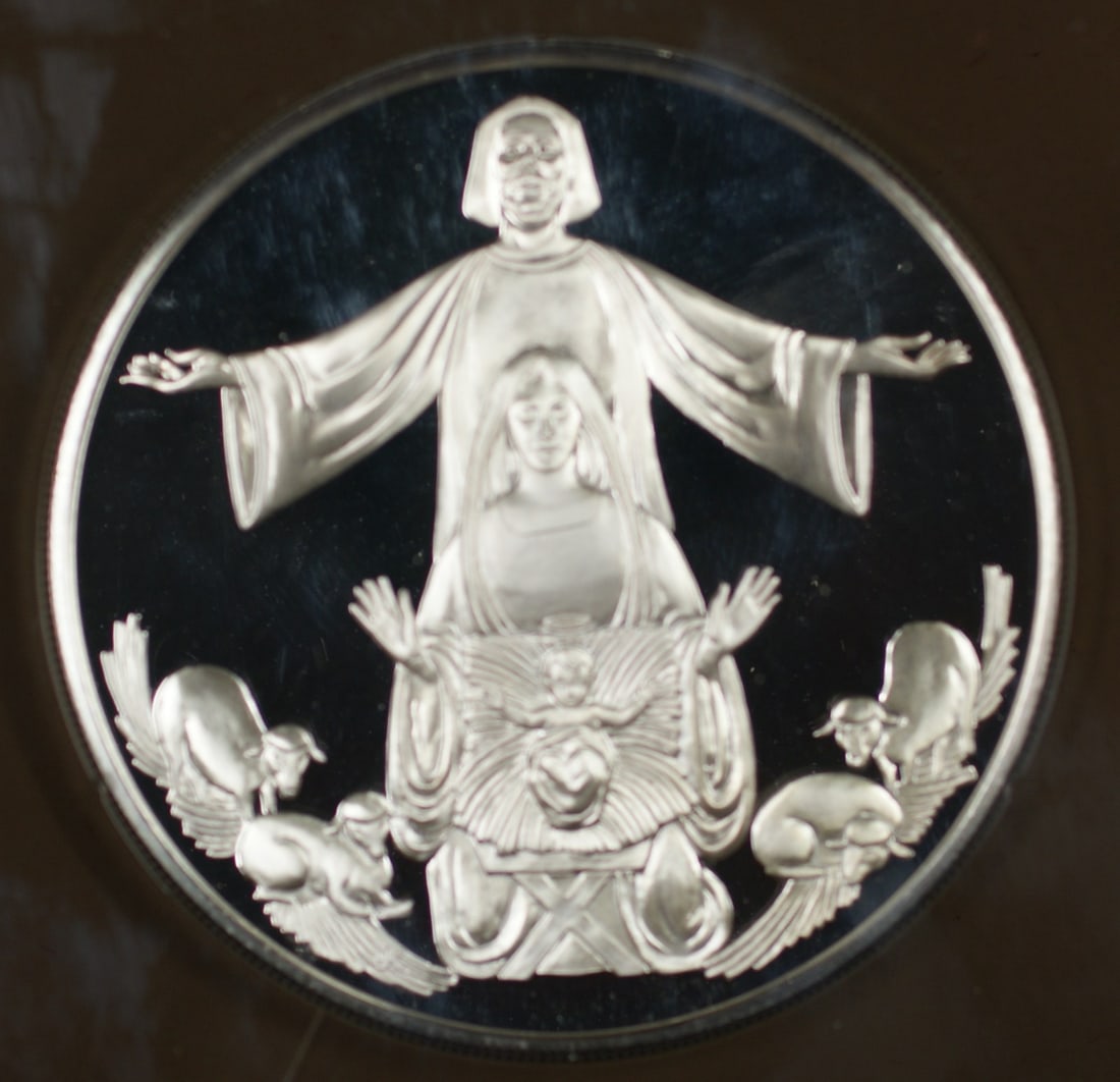 1980 Franklin Mint Holiday Medal .925 Sterling Silver The Holy Family: 1980 Franklin Mint Holiday Medal .925 Sterling Silver The Holy Family This exquisite 1980 The Holy Family medal is crafted from .925 sterling silver, showcasing a proof finish that highlights its intr